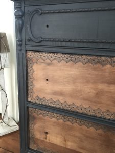 Chalkpainted dresser Revamp stencilled drawers